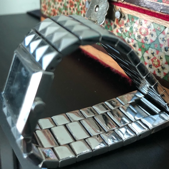 D&G Women’s Watch - Picture 2 of 3